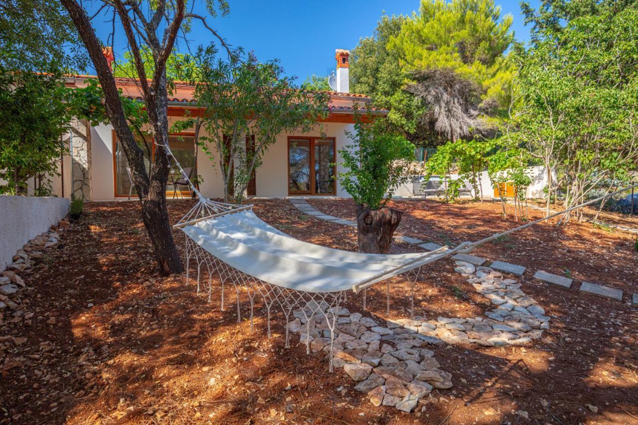 Al Pino Blue Property Premantura Eksteriør bilde
